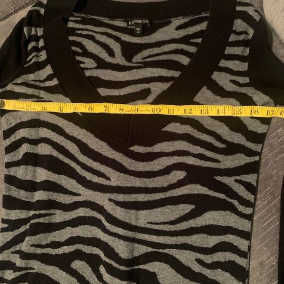 Express Animal print sweater - Picture 2 of 5